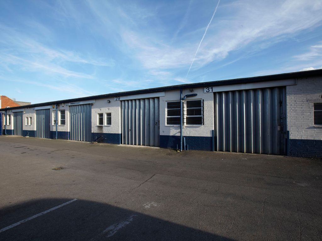 Warehouse to let in Unit 31 Milford Road Trading Estate, Milford Road, Reading RG1, £19,950 pa