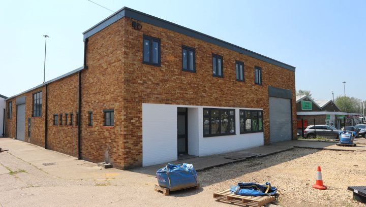 Industrial to let in Chineham Court, Basingstoke Road, Reading RG2, £72,941 pa