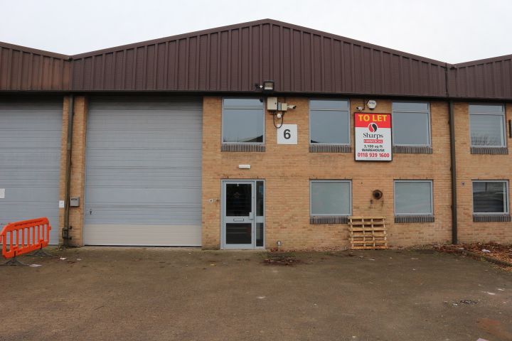 Industrial to let in Unit 6 Robert Cort Industrial Estate, Britten Road, Reading RG2, £41,075 pa