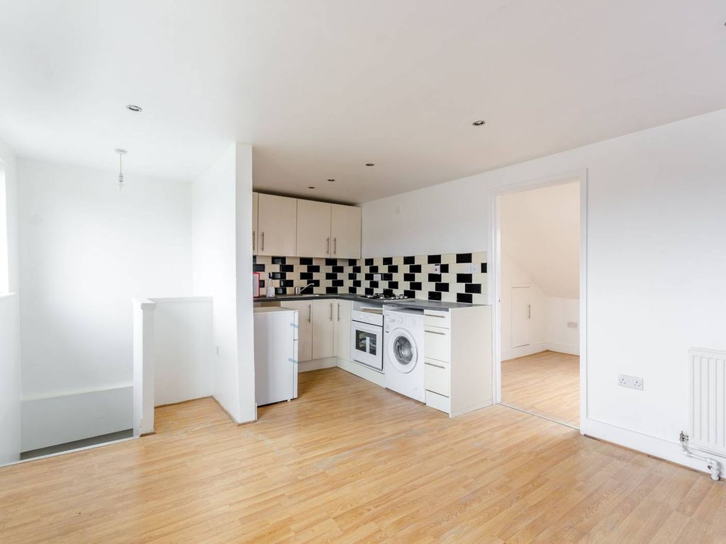1 bed flat for sale in Penge Road, South Norwood, London SE25, £184,000
