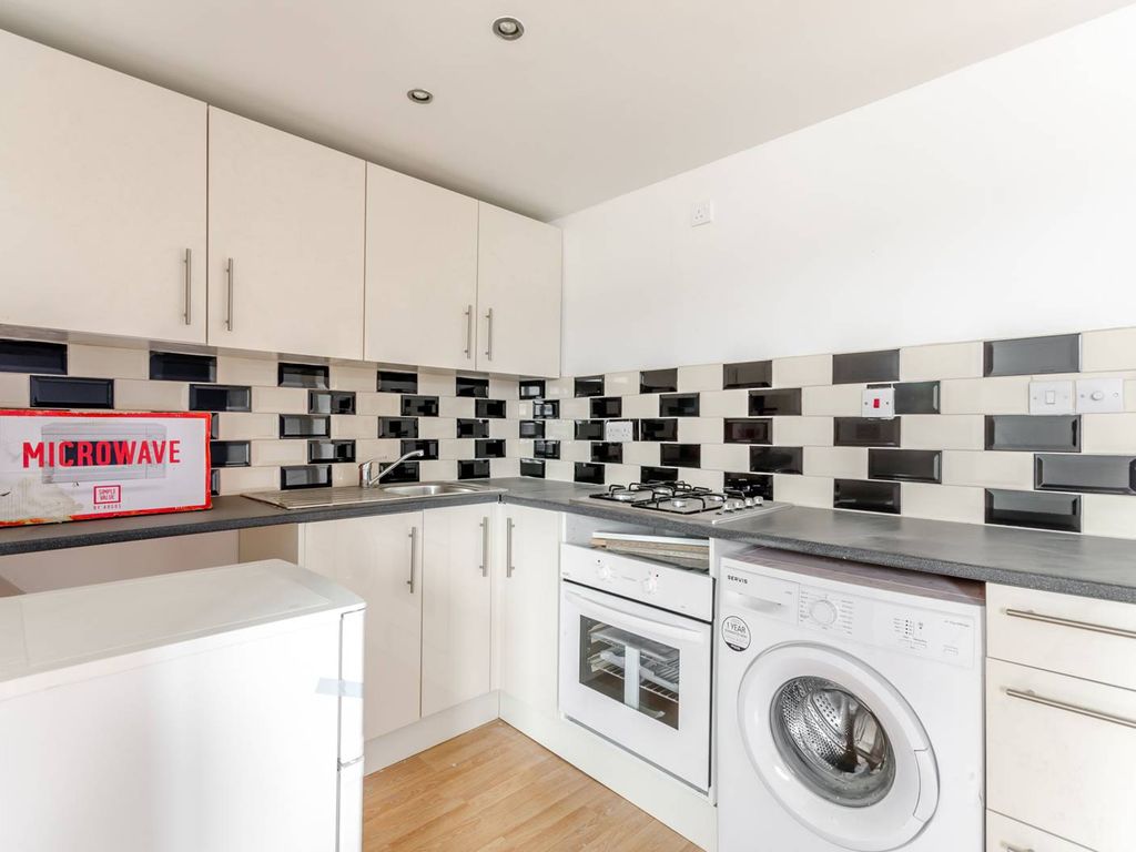 1 bed flat for sale in Penge Road, South Norwood, London SE25, £184,000