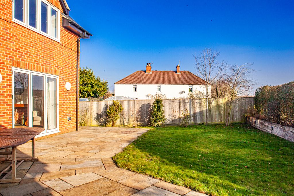 4 bed detached house for sale in Hill Rise, South Stoke RG8, £1,100,000