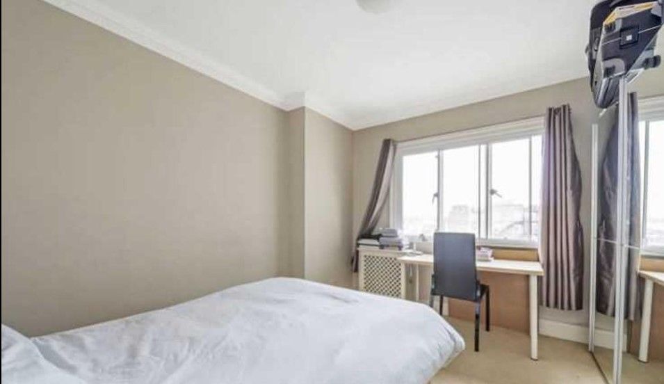 3 bed flat for sale in Baker Street, London NW1, £1,300,000