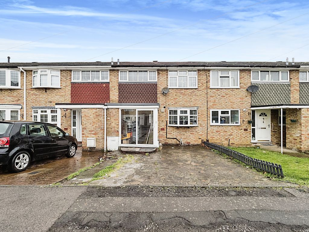 3 bed terraced house for sale in Turpin Avenue, Romford RM5, £375,000