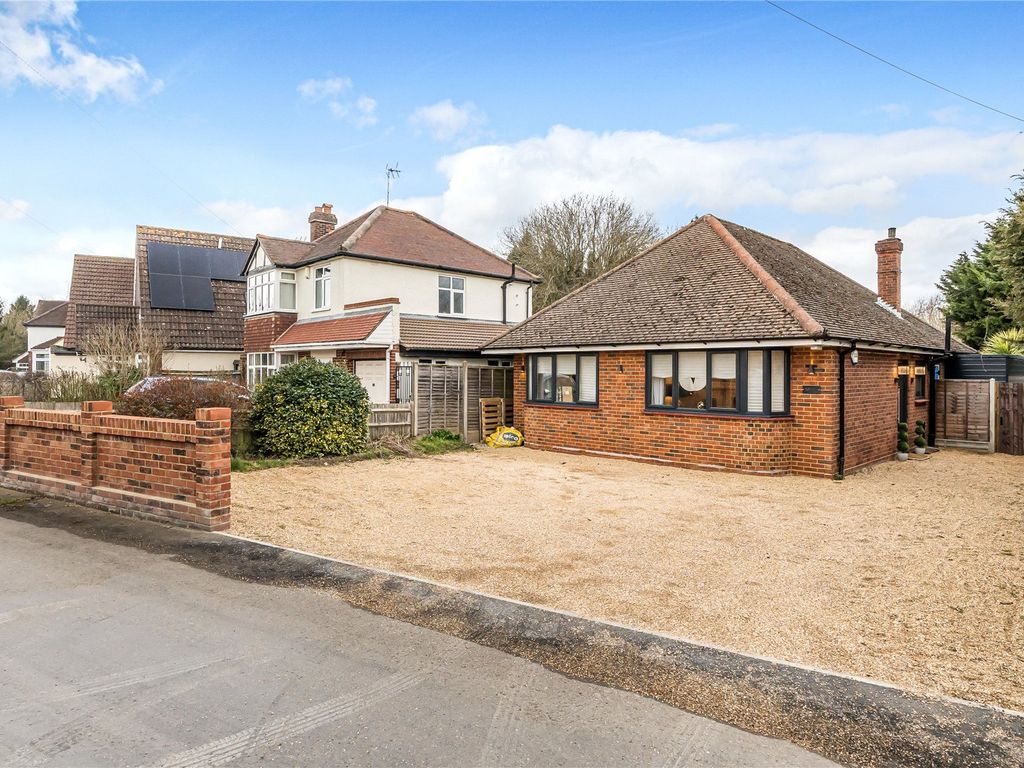 2 bed bungalow for sale in Shoreham Lane, Halstead, Sevenoaks TN14, £650,000