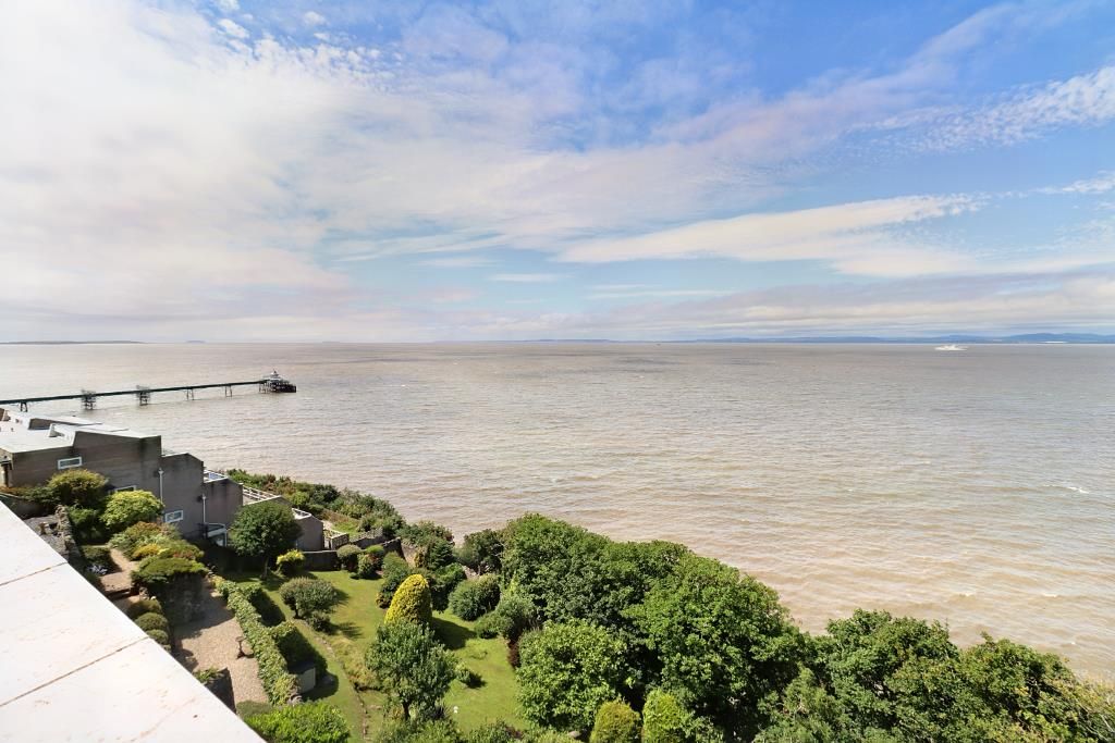 2 bed flat for sale in Wellington Terrace, Clevedon BS21, £370,000