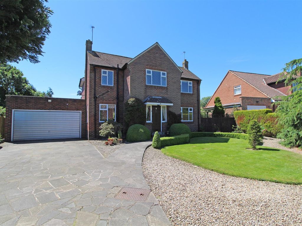 5 bed detached house for sale in Moor Close, Killinghall, Harrogate HG3, £599,950