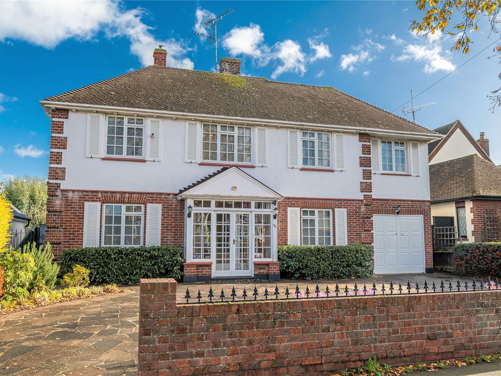 4 bed detached house for sale in The Broadway, Thorpe Bay, Essex SS1, £1,000,000