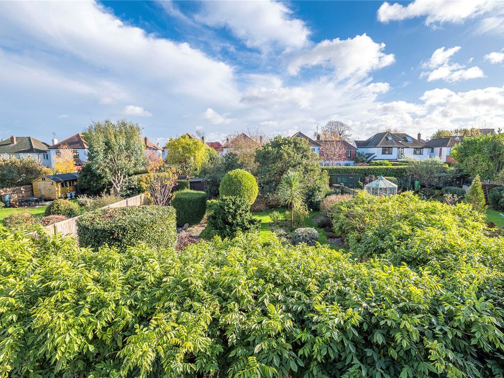 4 bed detached house for sale in The Broadway, Thorpe Bay, Essex SS1, £1,000,000