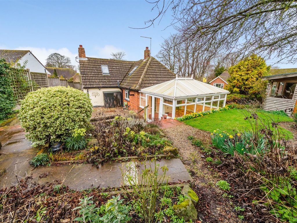 3 bed detached bungalow for sale in Gore Road, Eastry, Sandwich CT13, £375,000
