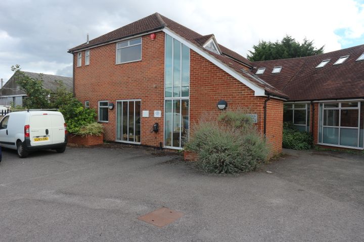 Office to let in 1st Floor, Victoria Court, 64 Victoria Road, Mortimer Common, Reading RG7, £21,000 pa