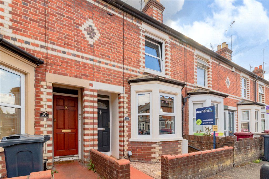 2 bed terraced house for sale in Kings Road, Caversham, Reading RG4, £390,000