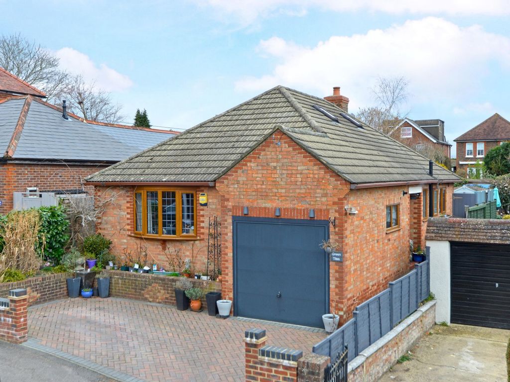 2 bed detached house for sale in Godalming, Surrey GU7, £550,000
