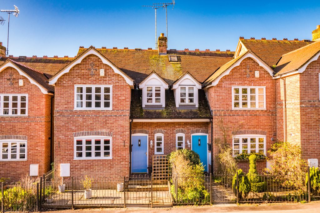 4 bed property for sale in 4 Woodfield Cottages, Streatley On Thames RG8, £550,000