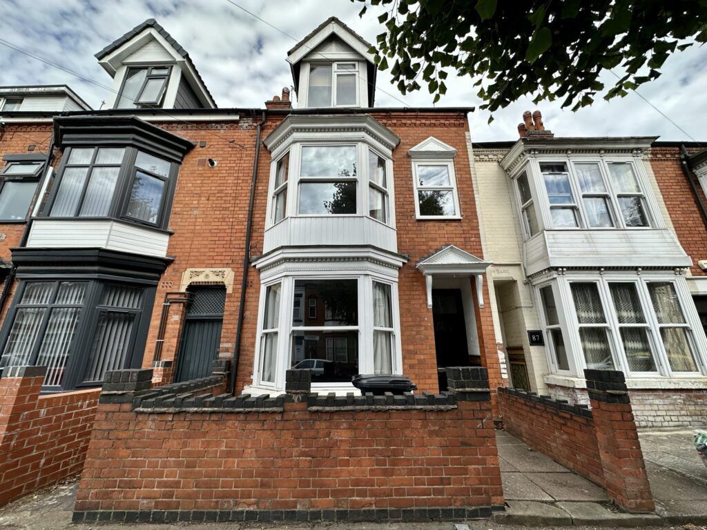 6 bed terraced house to rent in Upperton Road, Leicester LE3, £2,210 pcm