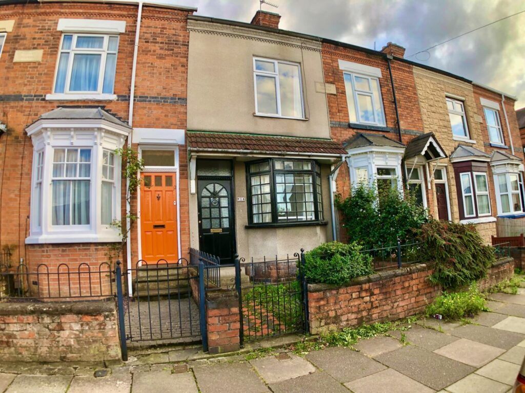 2 bed terraced house to rent in Knighton Fields Road East, Knighton Fields, Leicester LE2, £997 pcm