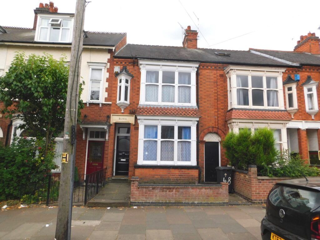 5 bed terraced house to rent in Upperton Road, Leicester LE3, £1,950 pcm
