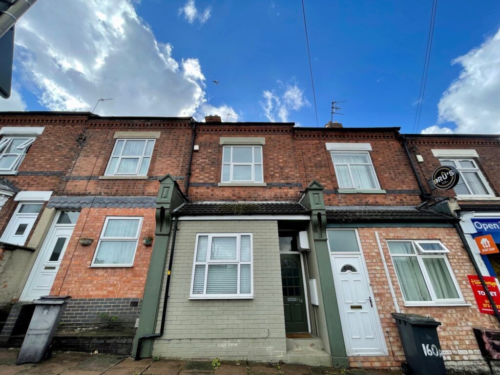 3 bed terraced house to rent in Knighton Fields Road East, Knighton Fields, Leicester LE2, £1,144 pcm