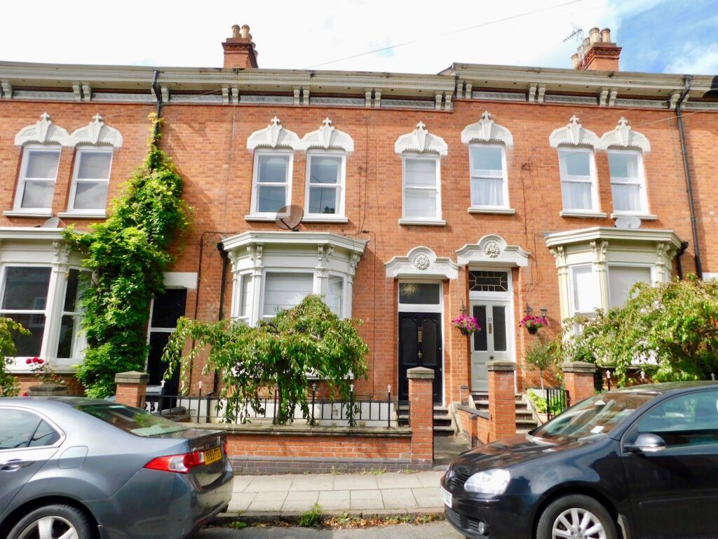6 bed terraced house to rent in West Street, Leicester LE1, £2,730 pcm
