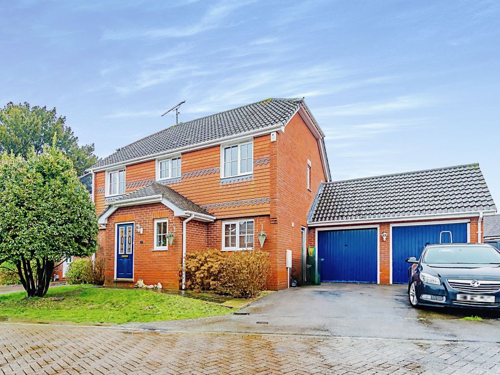 4 bed detached house for sale in Pagewood Close, Maidenbower, Crawley RH10, £600,000