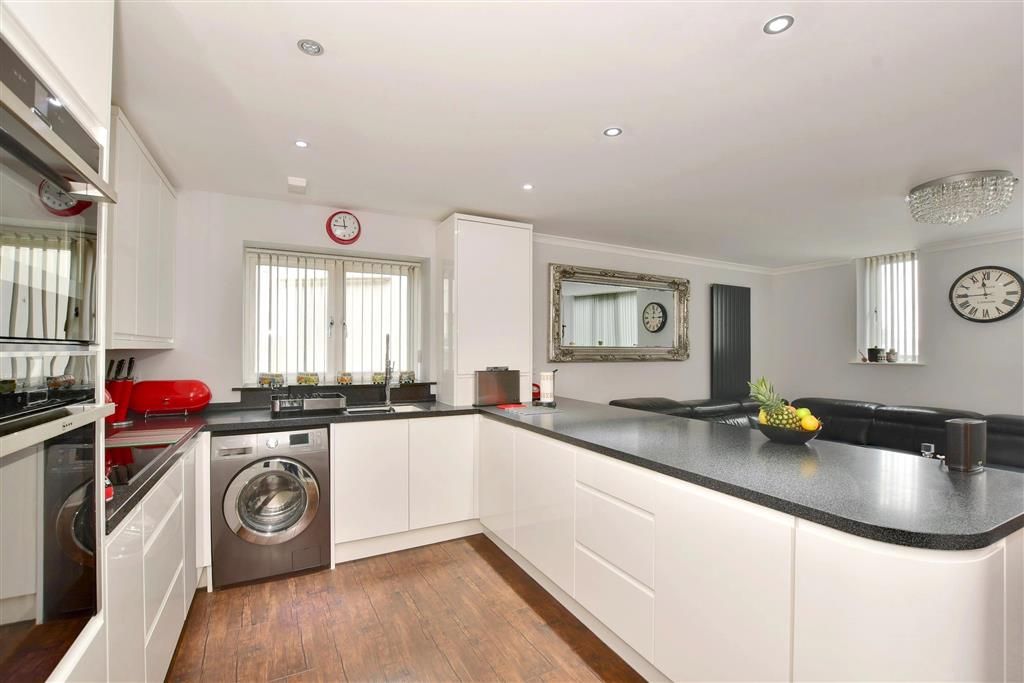 3 bed property for sale in St. Leonard's Road, Hythe, Kent CT21, £425,000