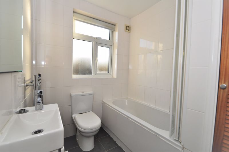 3 bed terraced house for sale in Cavendish Road, New Malden KT3, £585,000