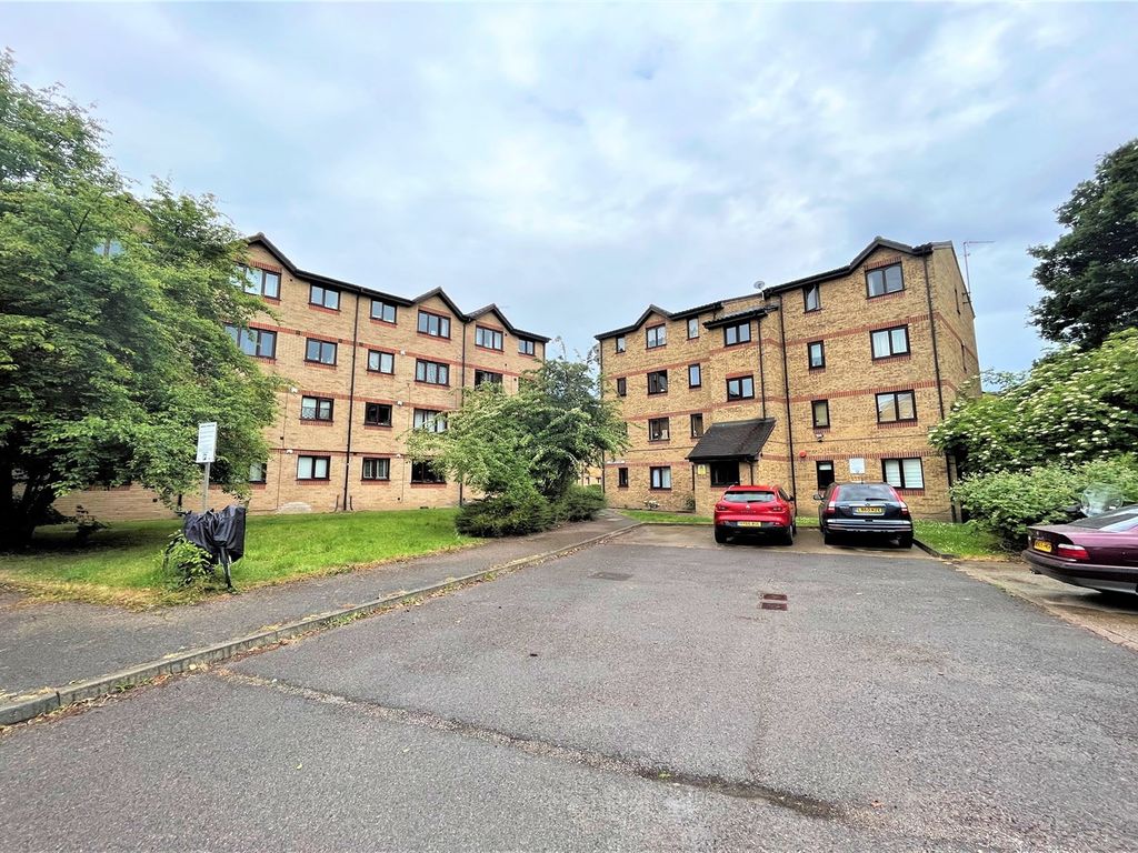 1 bed flat for sale in Hind House, Lewisham SE14, £210,000
