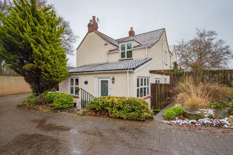 4 bed detached house for sale in Trendlewood Way, Nailsea, Bristol BS48, £600,000