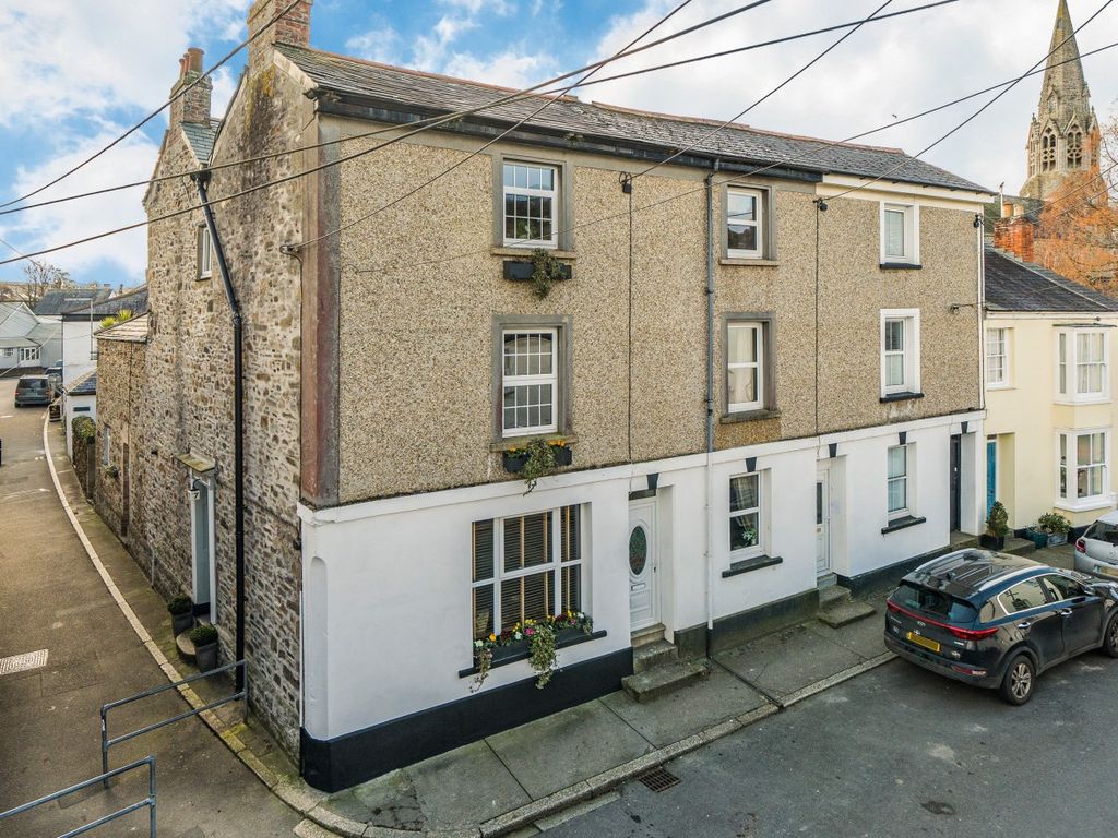4 bed end terrace house for sale in North Street, Lostwithiel, Cornwall PL22, £375,000