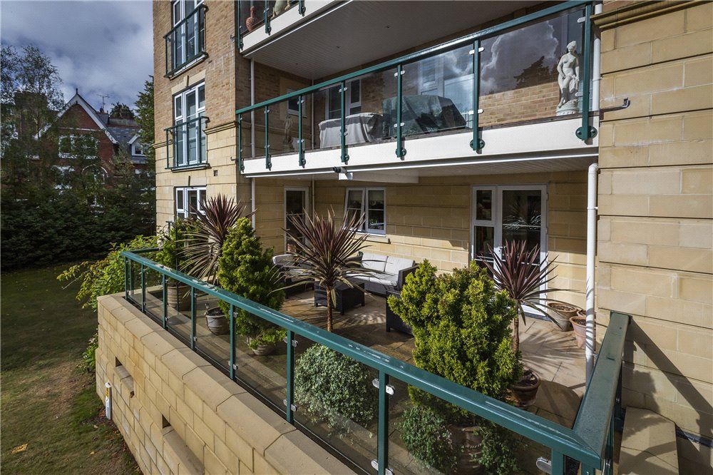 3 bed flat for sale in The Avenue, Branksome Park BH13, £699,950
