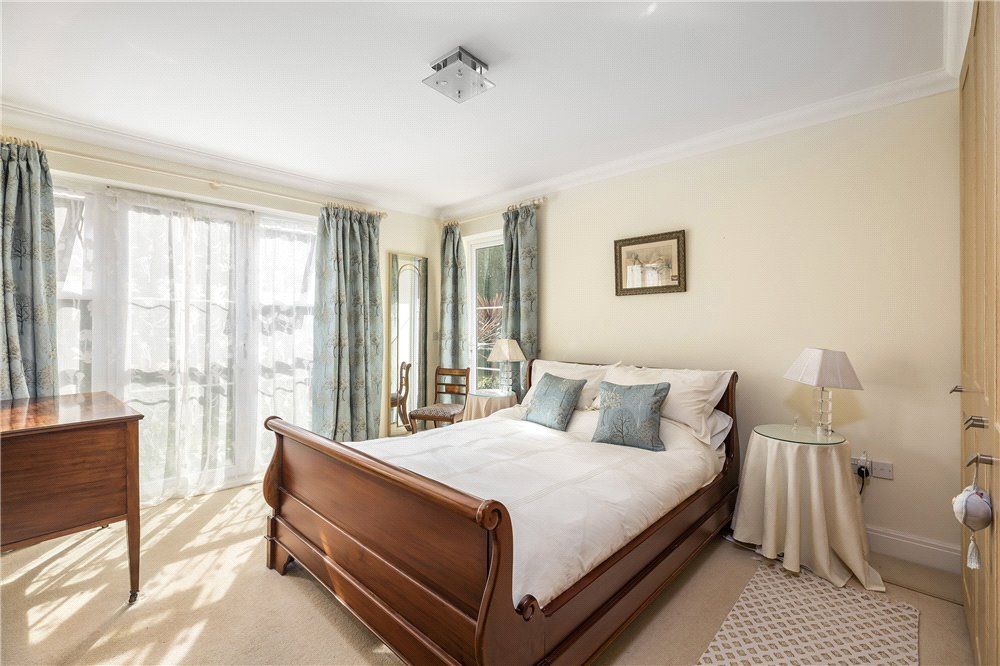 3 bed flat for sale in The Avenue, Branksome Park BH13, £699,950