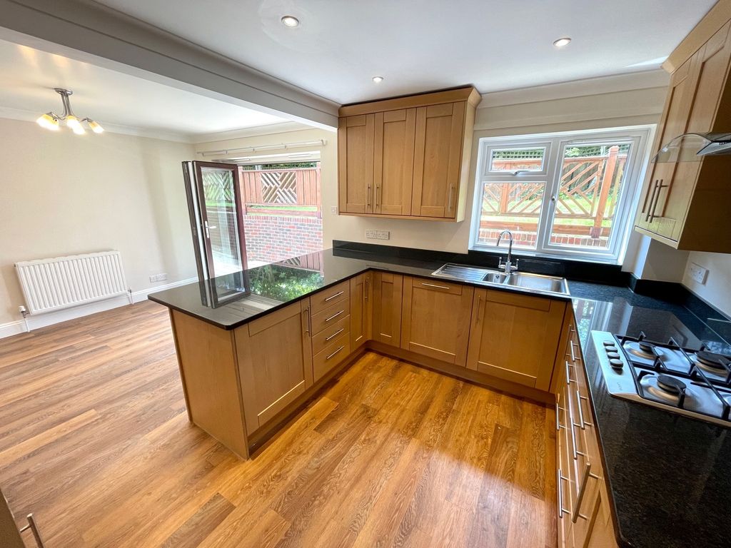 5 bed detached house for sale in Alderbury, Salisbury SP5, £450,000