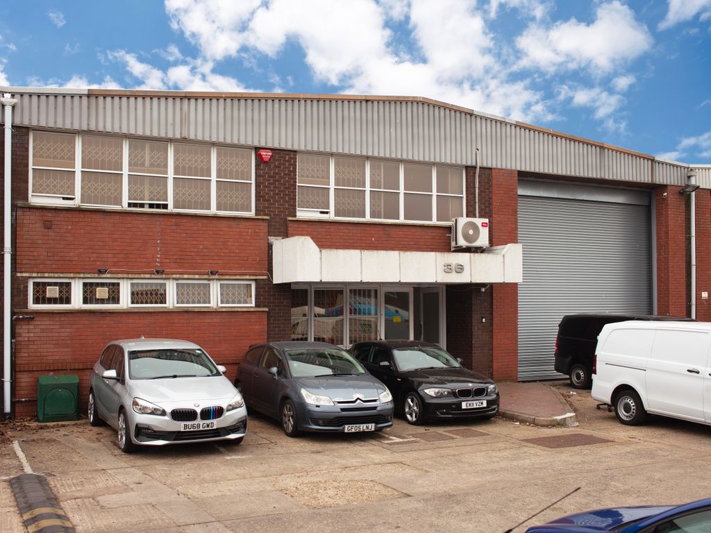 Industrial to let in Concord Road, London W3, Non quoting