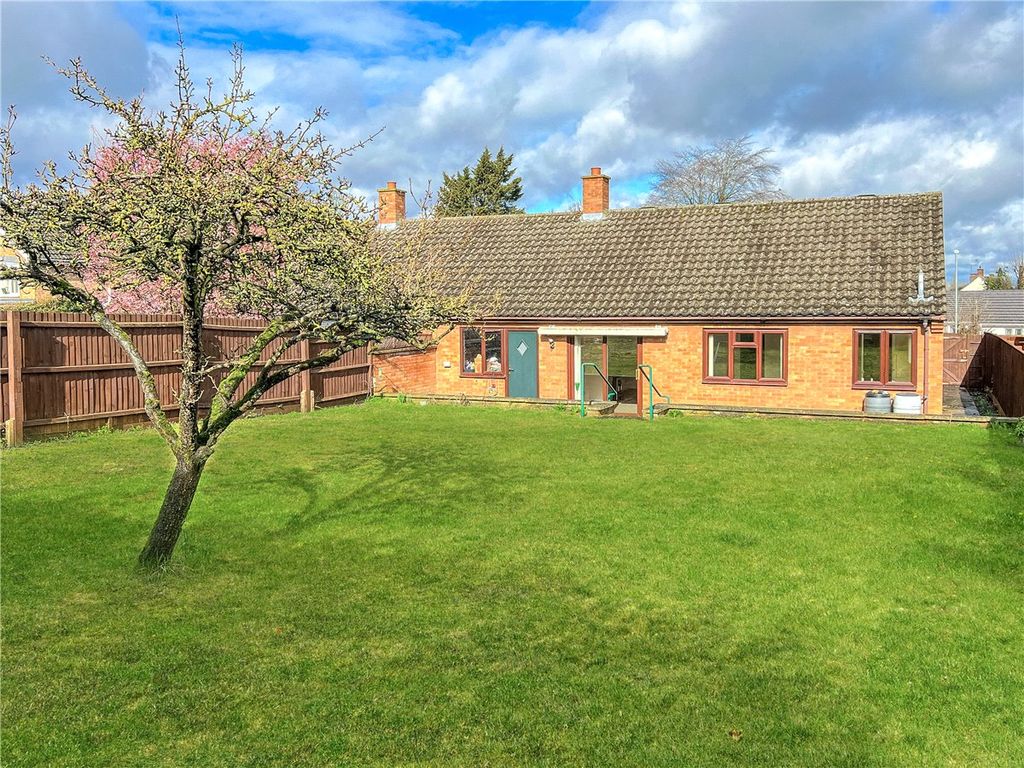 2 bed bungalow for sale in Ickleton Road, Duxford, Cambridge CB22, £435,000