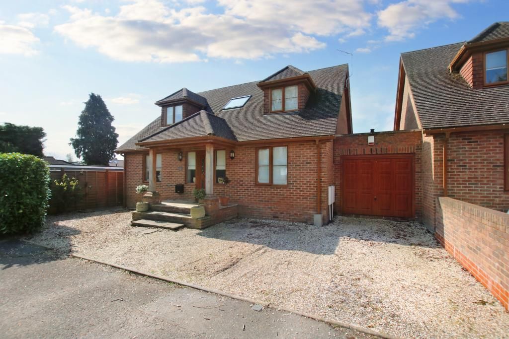 4 bed detached house for sale in Cannon Way, Fetcham KT22, £775,000