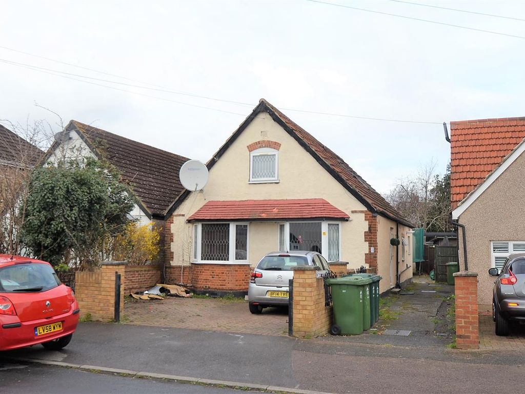 4 bed bungalow for sale in Wrens Avenue, Ashford TW15, £525,000