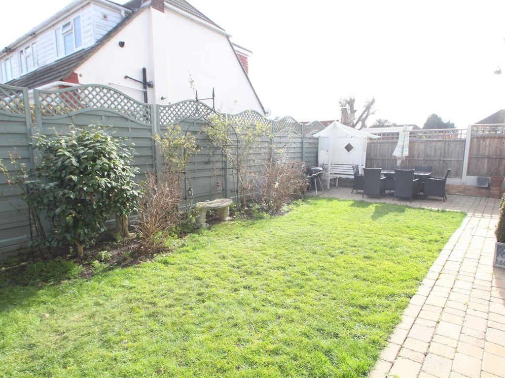 4 bed detached house for sale in Rayleigh Avenue, Leigh-On-Sea SS9, £550,000