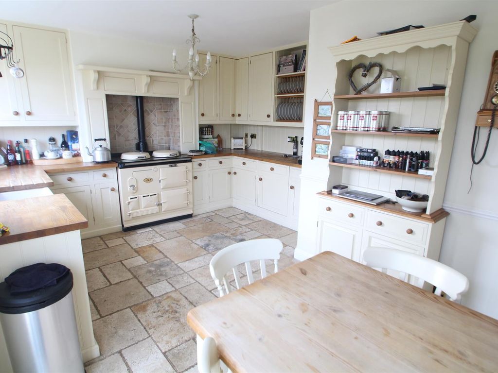 4 bed detached house for sale in Rayleigh Avenue, Leigh-On-Sea SS9, £550,000