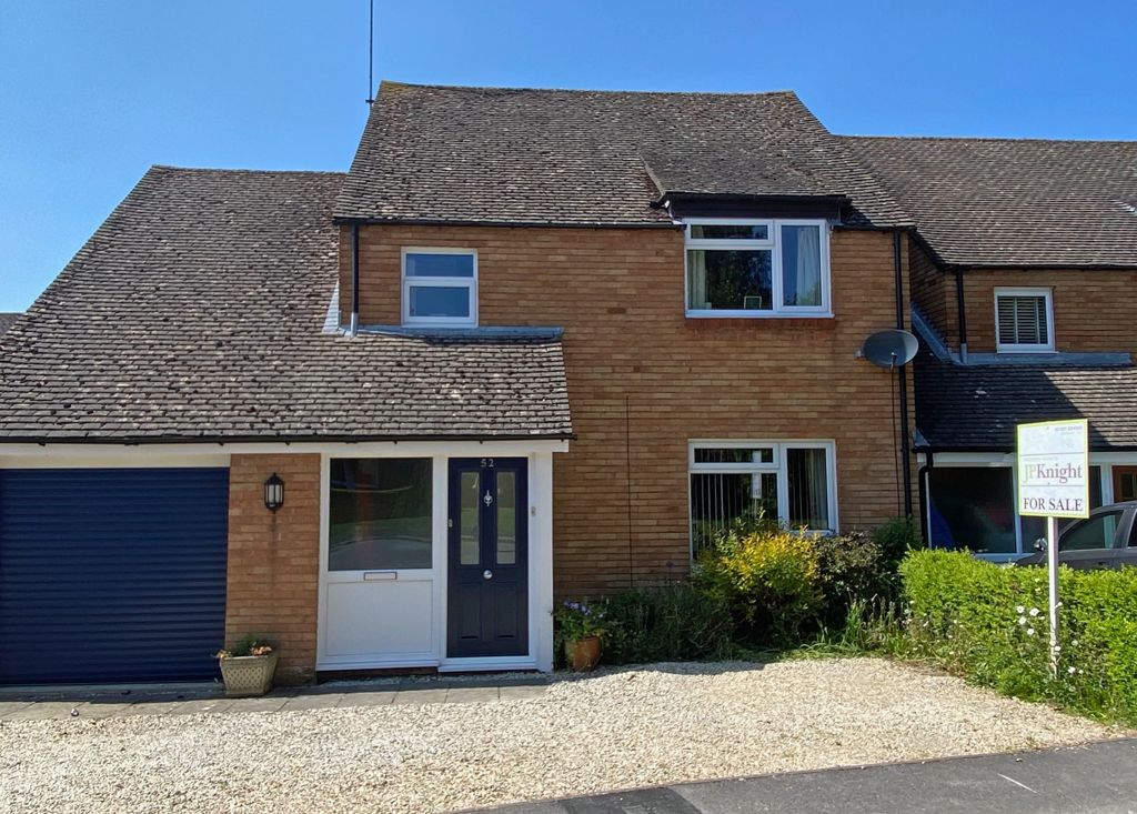 4 bed detached house for sale in West Chiltern, Woodcote, Reading RG8, £475,000
