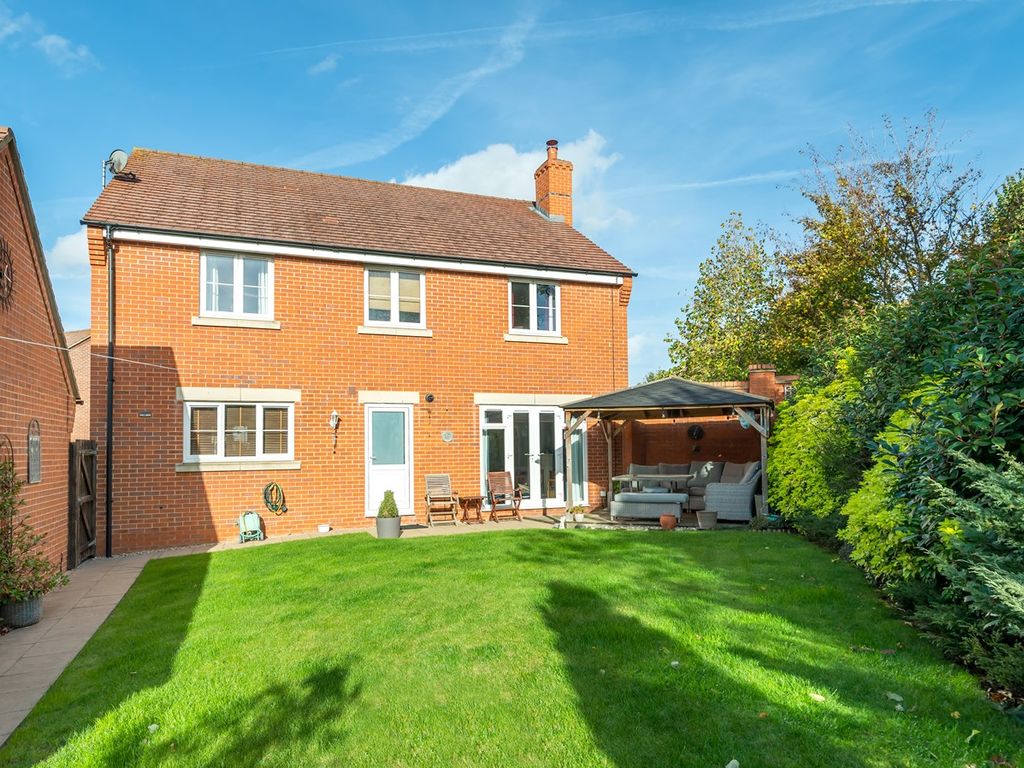 4 bed detached house for sale in Oak Drive, Pulloxhill MK45, £600,000