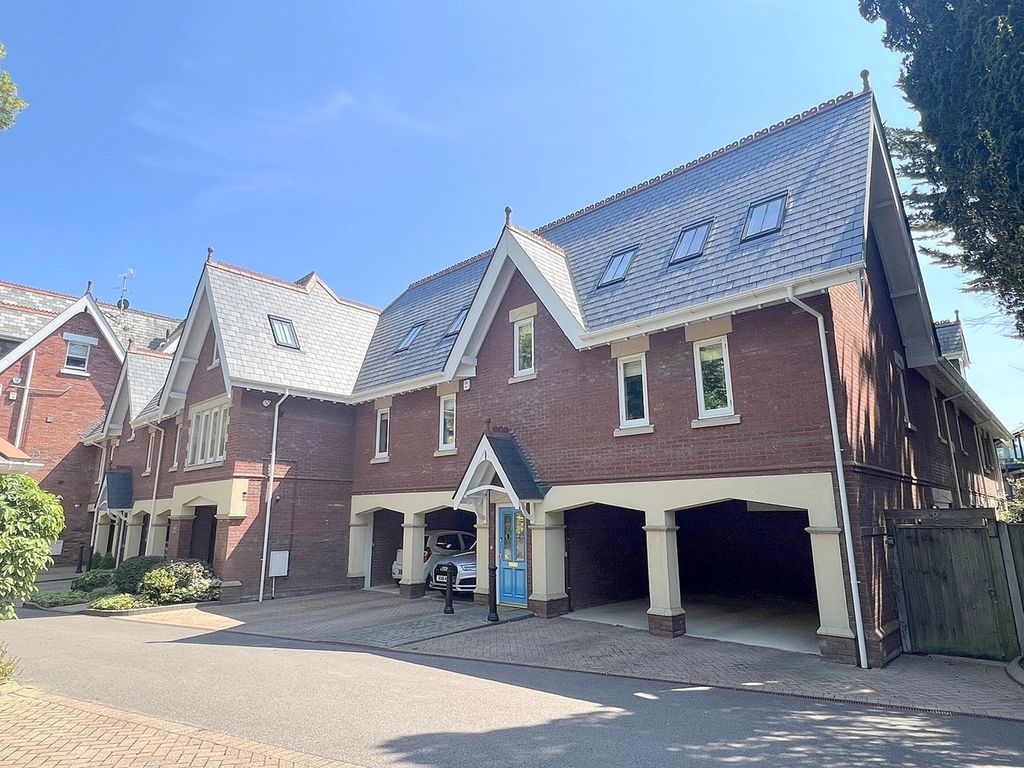 4 bed flat for sale in The Avenue, Poole BH13, £550,000