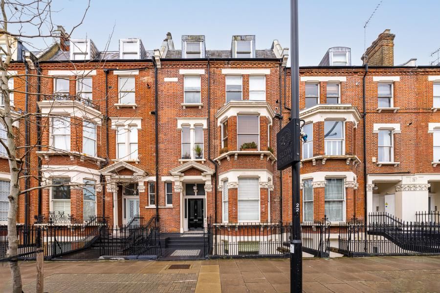 3 bed flat for sale in Sutherland Avenue, London W9, £975,000