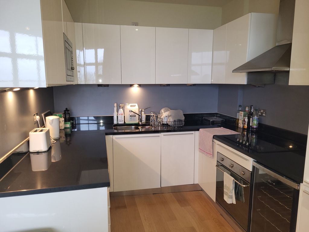 2 bed flat to rent in Headlands, Hayes Road, Sully CF64, £1,050 pcm