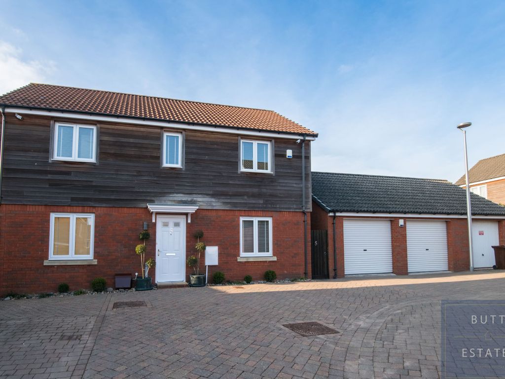 4 bed detached house for sale in Hardy Close, Exeter EX2, £600,000