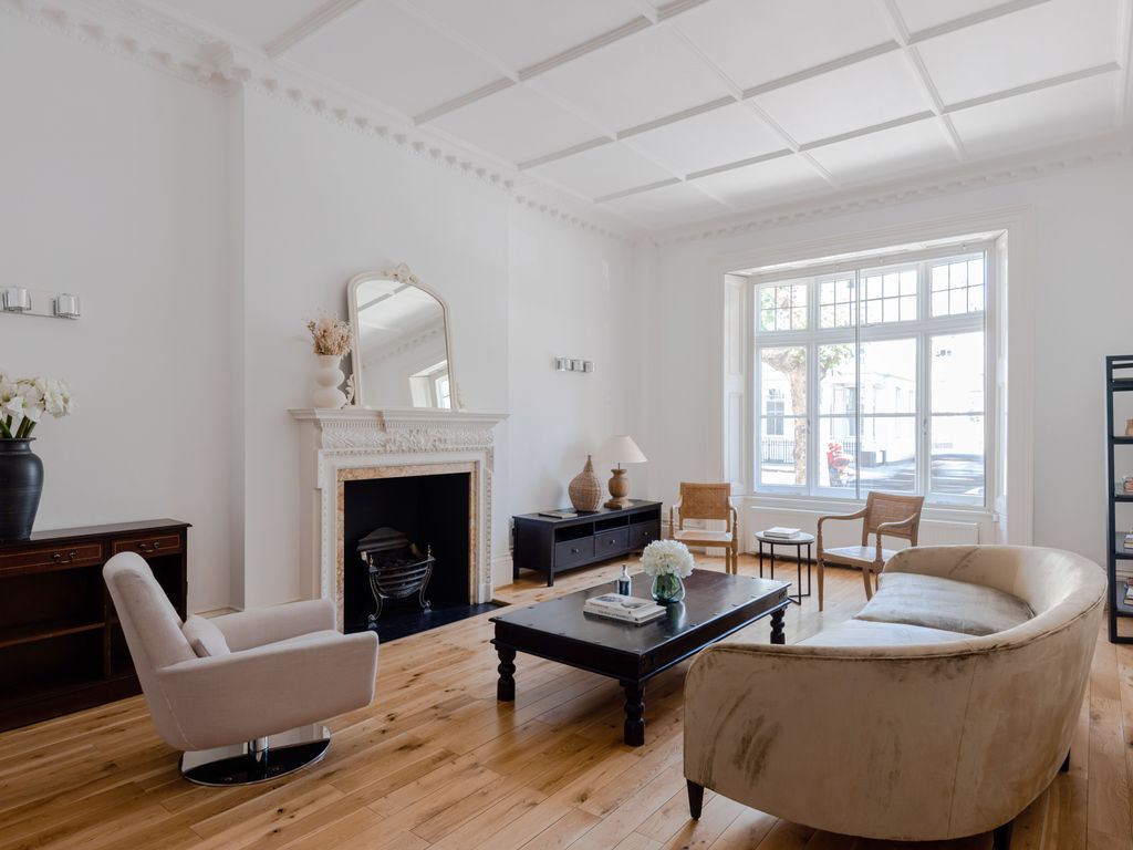 2 bed flat for sale in Queen's Gate, London SW7, £1,800,000