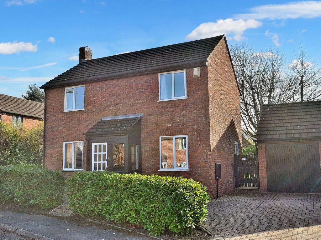 3 bed detached house for sale in Annes Grove, Great Linford MK14, £385,000