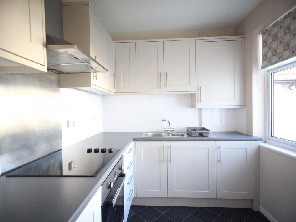 1 bed flat to rent in Oak Tree Dell, Colindale NW9, £1,350 pcm