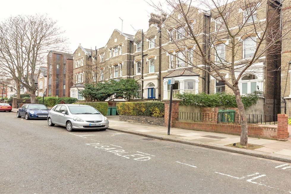 2 bed flat to rent in Woodchurch Road, London NW6, £1,820 pcm