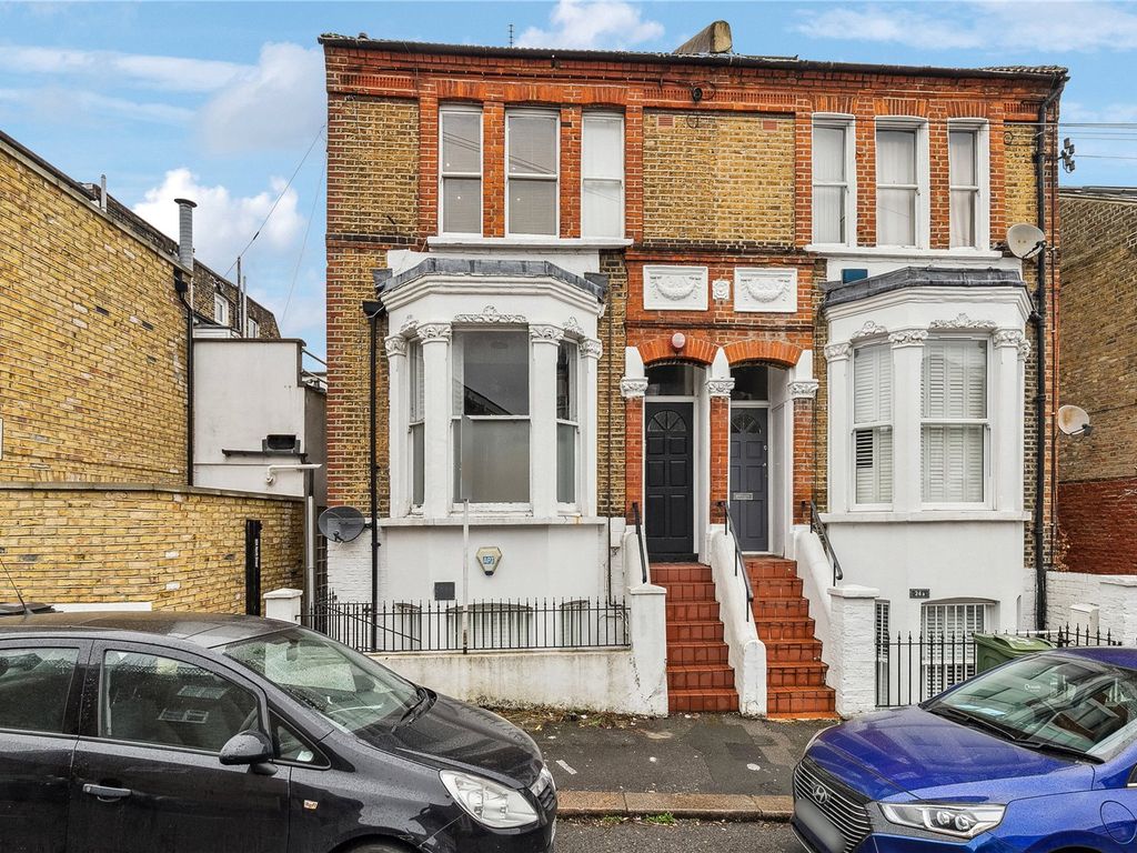 1 bed flat for sale in Rozel Road, London SW4, £400,000