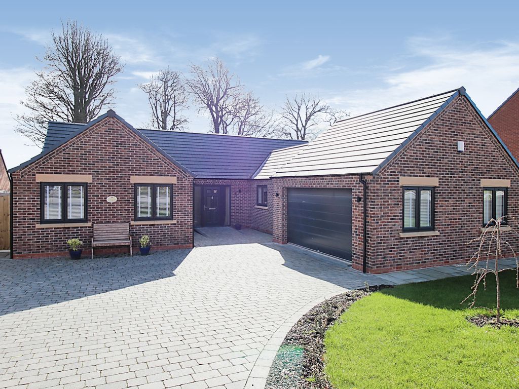 3 bed detached bungalow for sale in Buttercup Lane, Louth LN11, £460,000